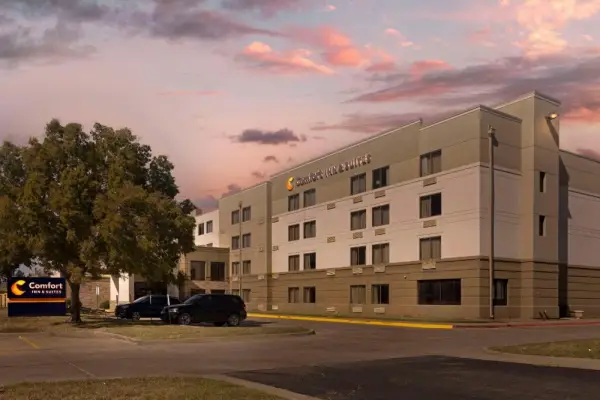 Comfort Inn & Suites Main image