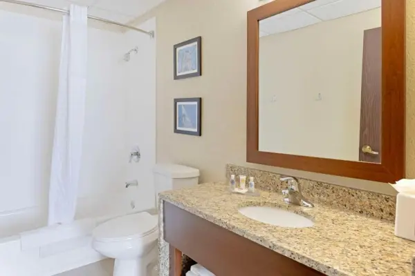 Comfort Inn & Suites 6